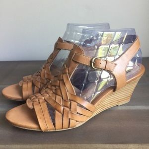 SOFFT WEDGE STRAPPY LEATHER BUCKLE SANDALS 9.5